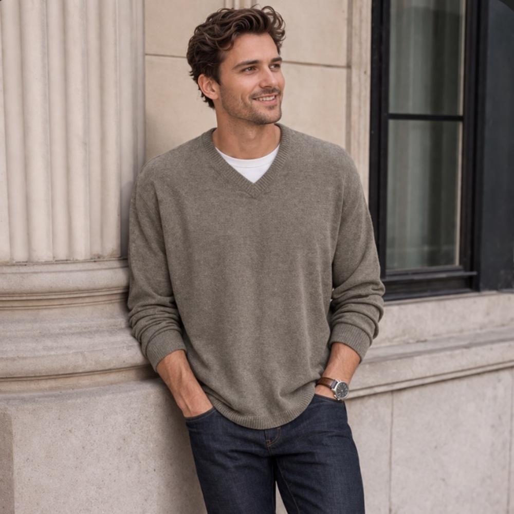Men’s large Ashworth v-neck sweater